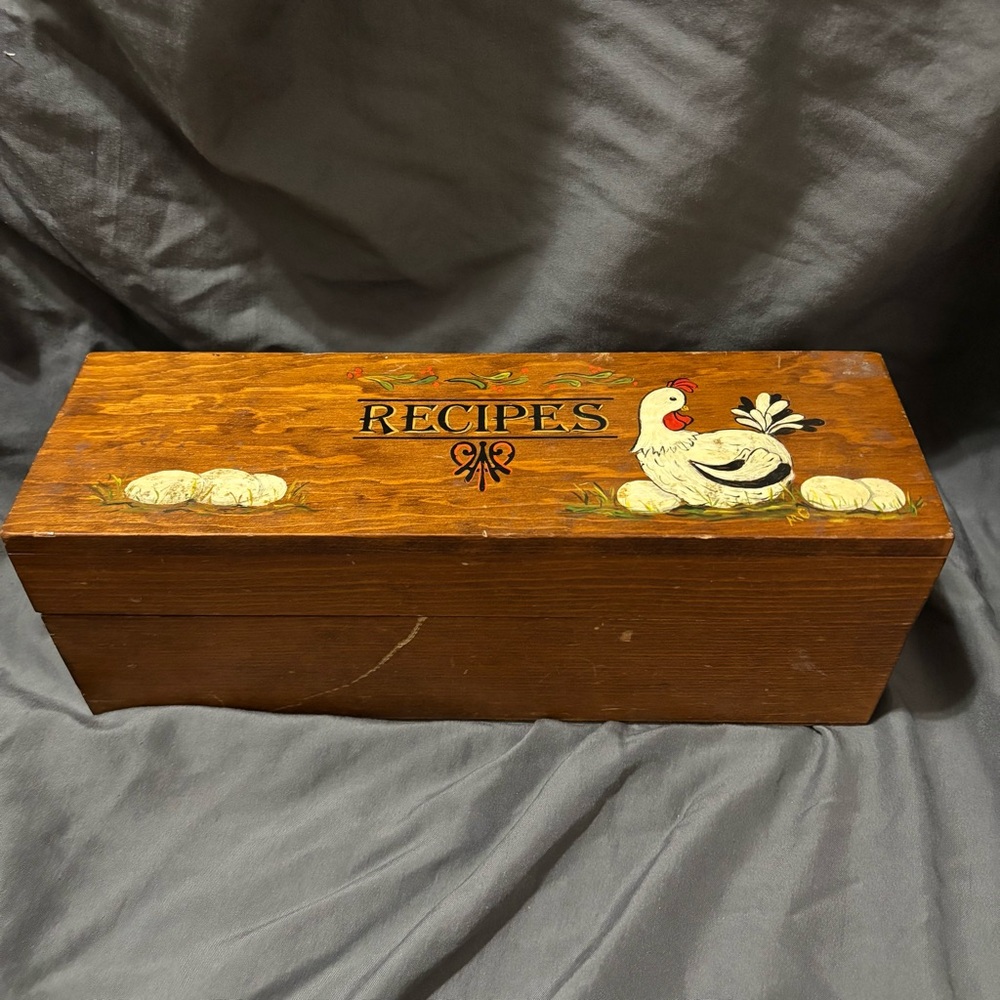 Vintage Hand Painted Wooden Recipe Box Chicken Farmhouse Folk Art Kitchen Decor